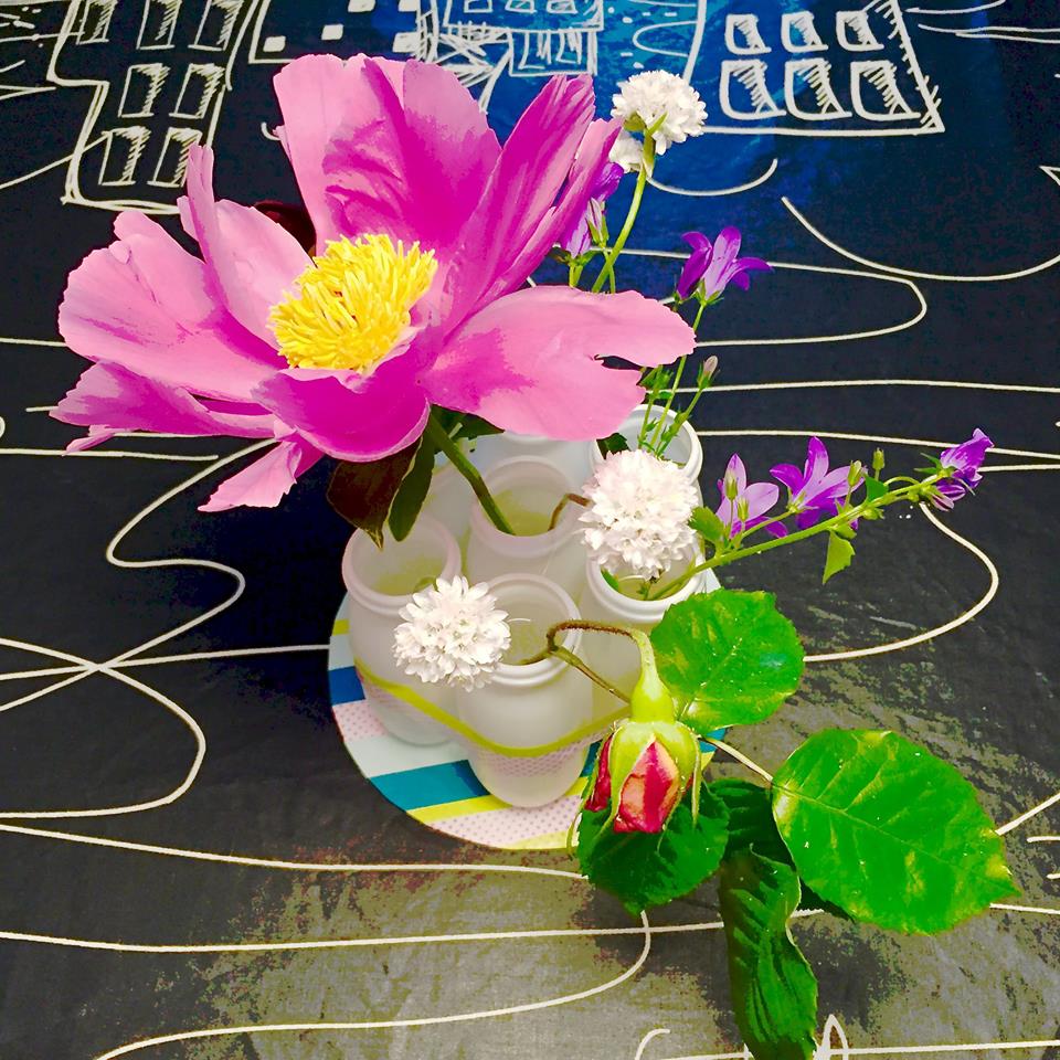 do-it-yourself Vase mit bunten Blumen